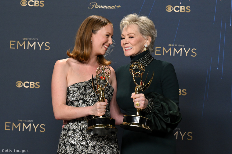 Hannah Einbinder és Jean Smart 