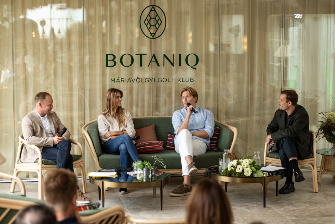 Balról jobbra: Szeberényi Máté, Tóvári Zsuzsa, Konárik Ákos és a kérdező, Dávid Máté