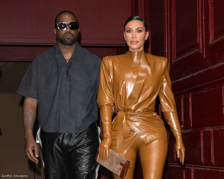 Kim Kardashian és Kanye West&nbsp;A barátság után a nagy első randevú a New York-i FAO Schwarz játékboltban volt, ahol közösen zongoráztak.