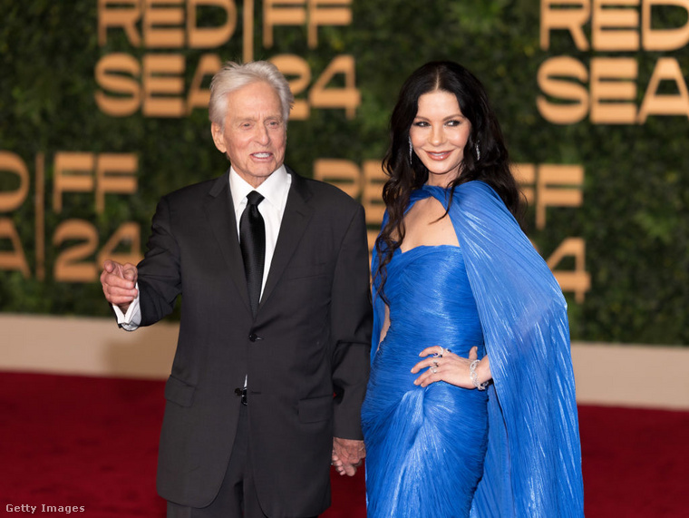 Michael Douglas és Catherine Zeta-Jones&nbsp;Douglas már az első találkozáskor kimondta: „Szeretném, ha te lennél gyermekeim anyja.” Merész nyitány, de bejött.