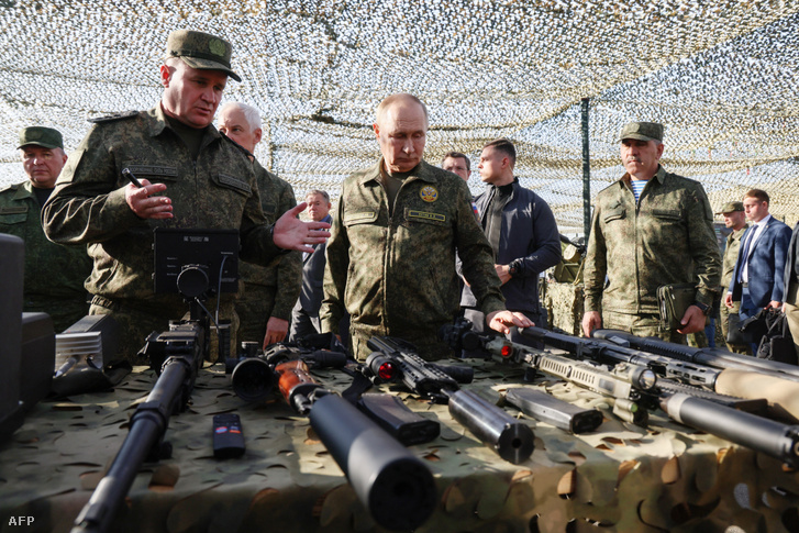 Vlagyimir Putyin a Zapad-2025 hadgyakorlat helyszínén.