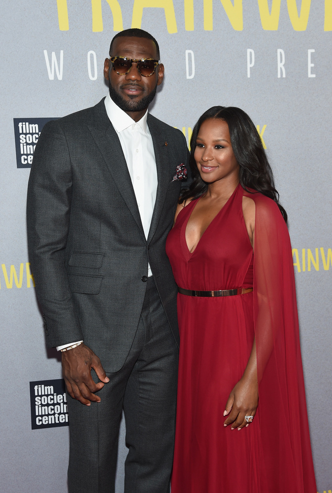 LeBron James és Savannah BrinsonA kosárlabdázó még középiskolás korában hívta randira Brinsont, aki a rivális iskolába járt
