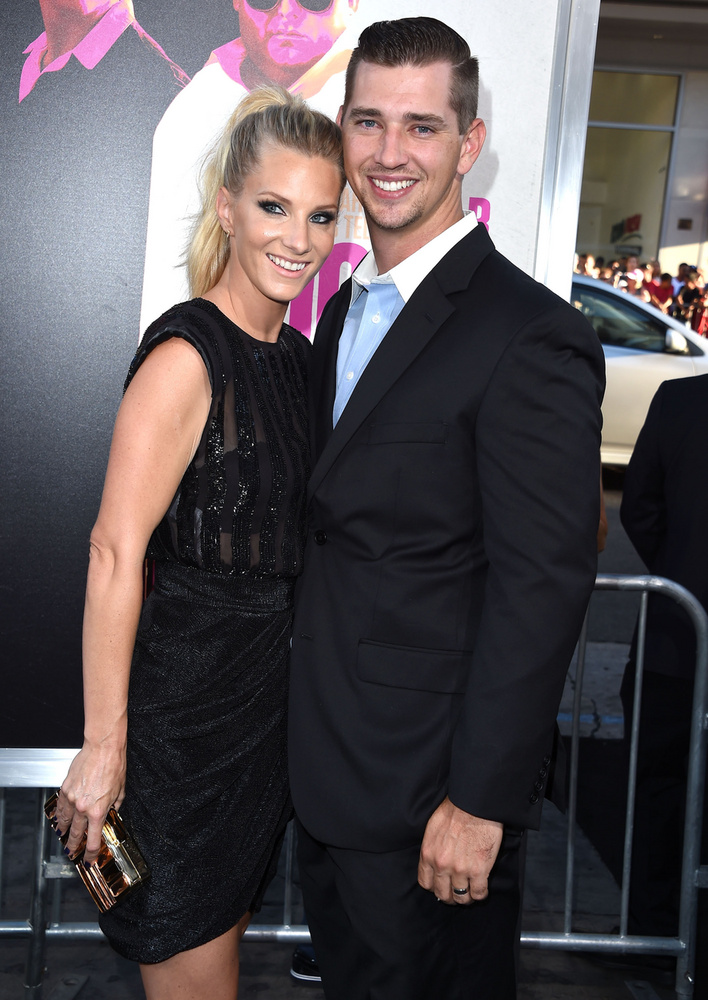 Heather Morris és Taylor HubbellA Glee volt színésznője 2015 májusában ment férjhez gimnáziumi szerelméhez, akivel két fiuk született: Elijah 2013-ban és Owen 2016-ban.