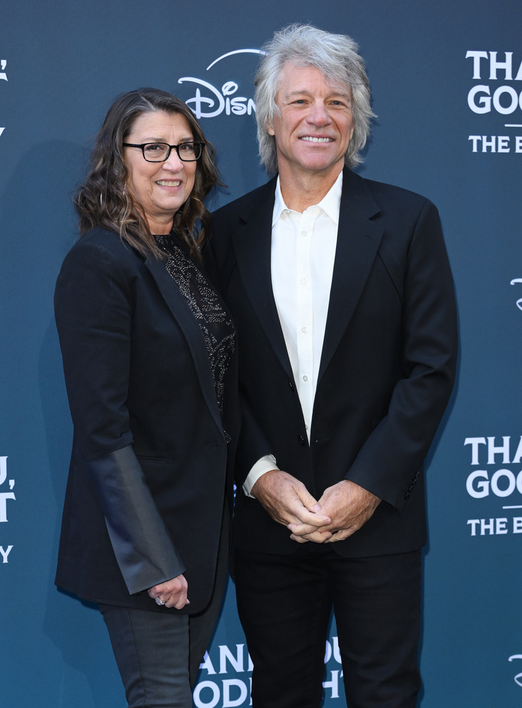 Jon Bon Jovi és Dorothea HurleyJon Bon Jovi a középiskolában ismerte meg későbbi feleségét, Dorothea Hurleyt, akivel 1989-ben Las Vegasban házasodtak össze titokban