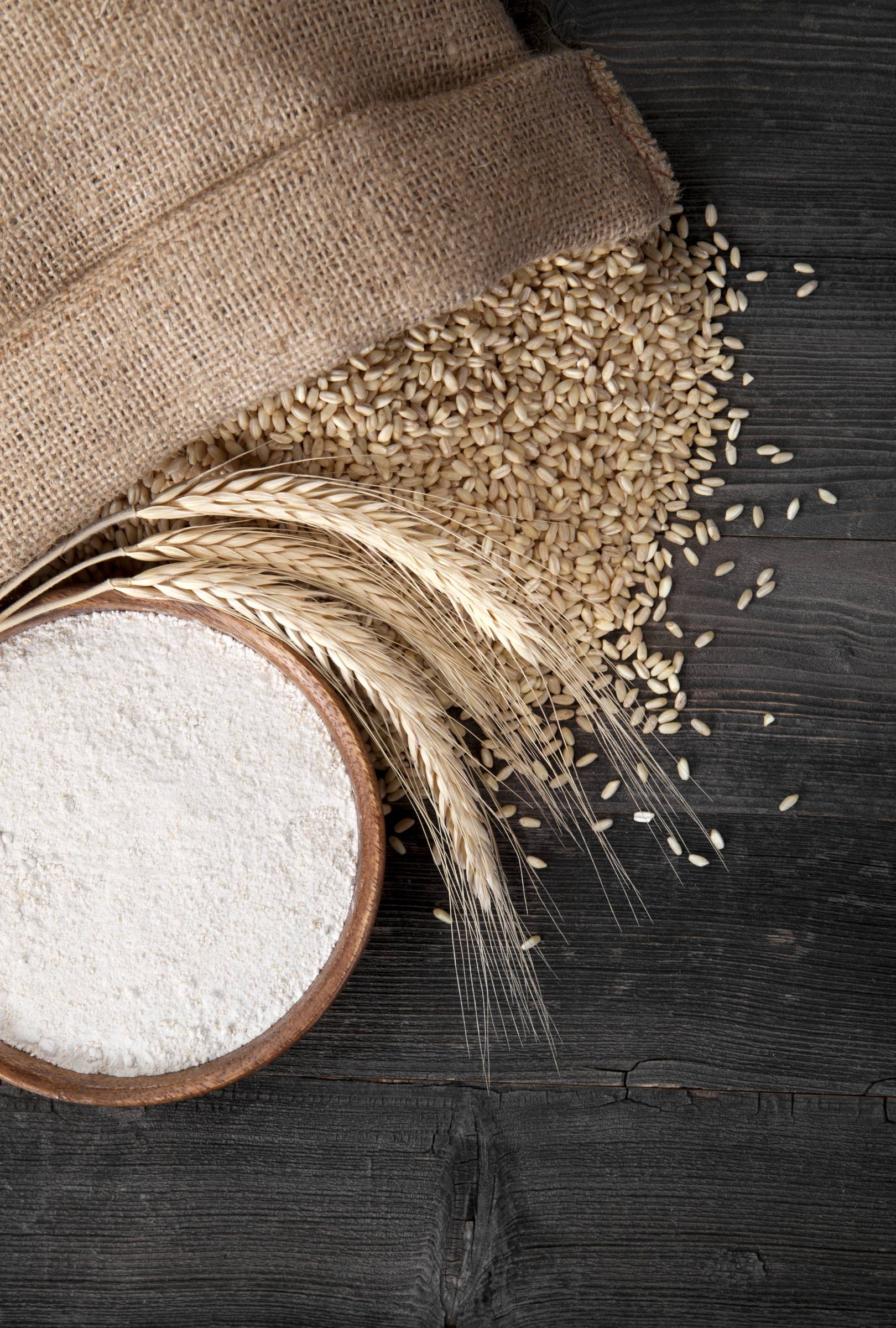 A vaj mellett a liszt is kiemelt szerepet játszik a pitetészta elkészítésében.