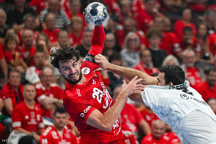 Nedim Remili a One Veszprém HC és Romain Lagarde a HBC Nantes játékosa a férfi kézilabda Bajnokok Ligája csoportkörében játszott One Veszprém HC - HBC Nantes mérkõzésen a One Veszprém Arénában 2025. szeptember 18-án