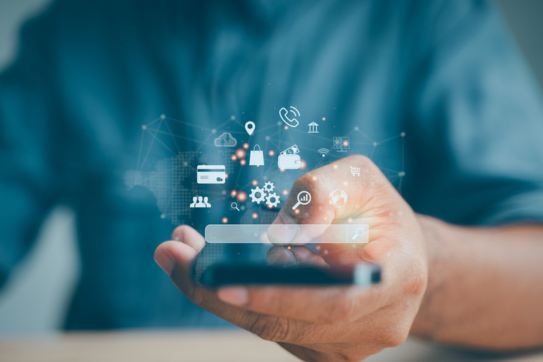 Gyanús aktivitás a fiókbanA telefon feltörése gyakran együtt jár azzal, hogy a webes fiókokhoz is hozzáférnek a hackerek