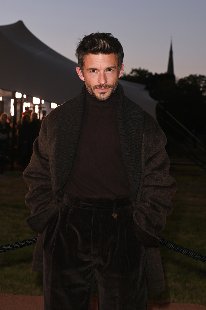 Jonathan BaileyA Wicked című film színésze ugyan némileg kilóg a listáról, ugyanis csak félmaratont futott 2024-ben, azt azonban jótékonysági céllal tette, ugyanis a Just Like Us nevű LMBTQ+ szervezetet támogatta.