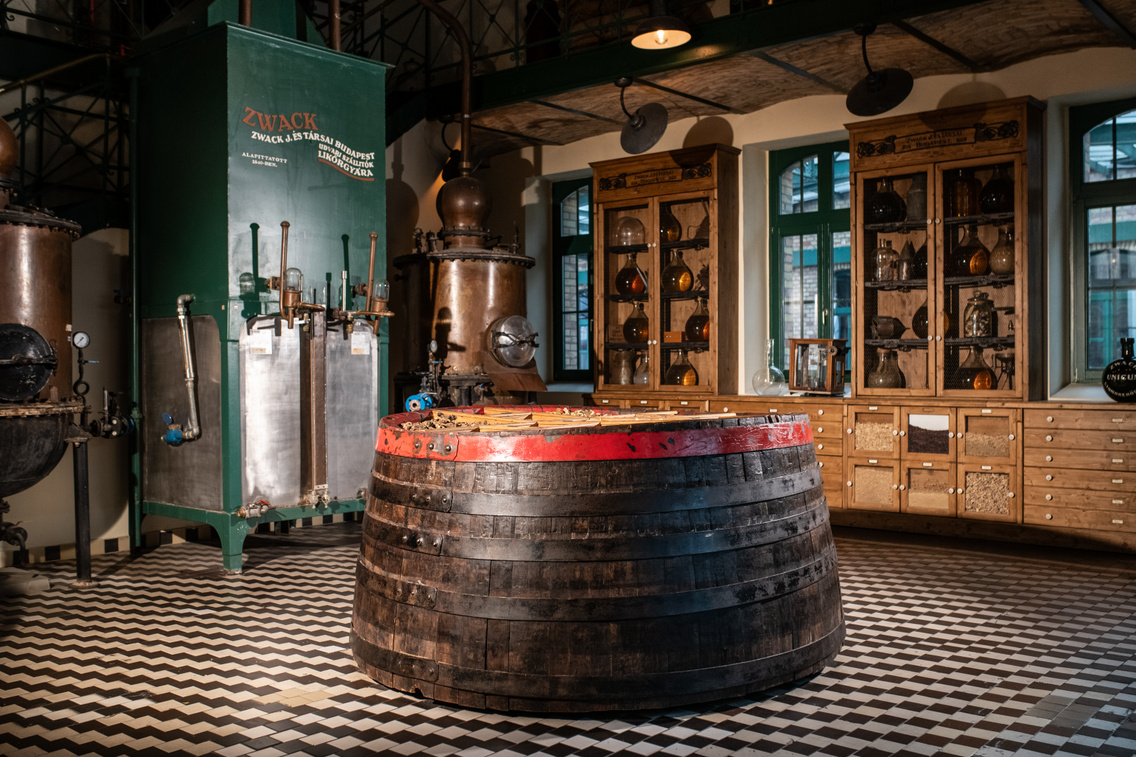 A régi lepárlót eredeti formájában állították vissza egy korabeli fotó alapján, amit a múzeumban őriznek