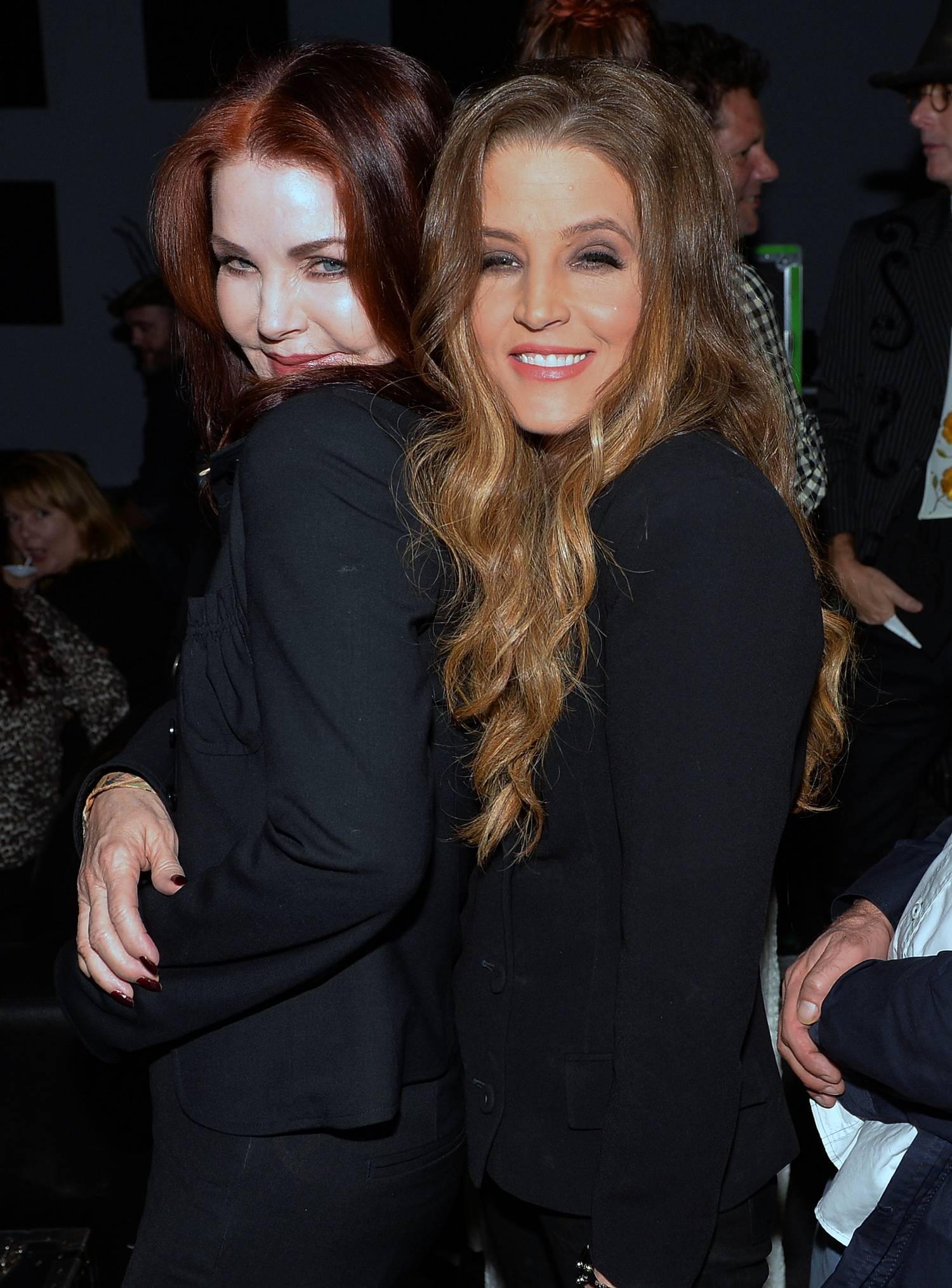 Priscilla és Lisa Marie Presley is a Szcientológia Egyház tagjai voltak.