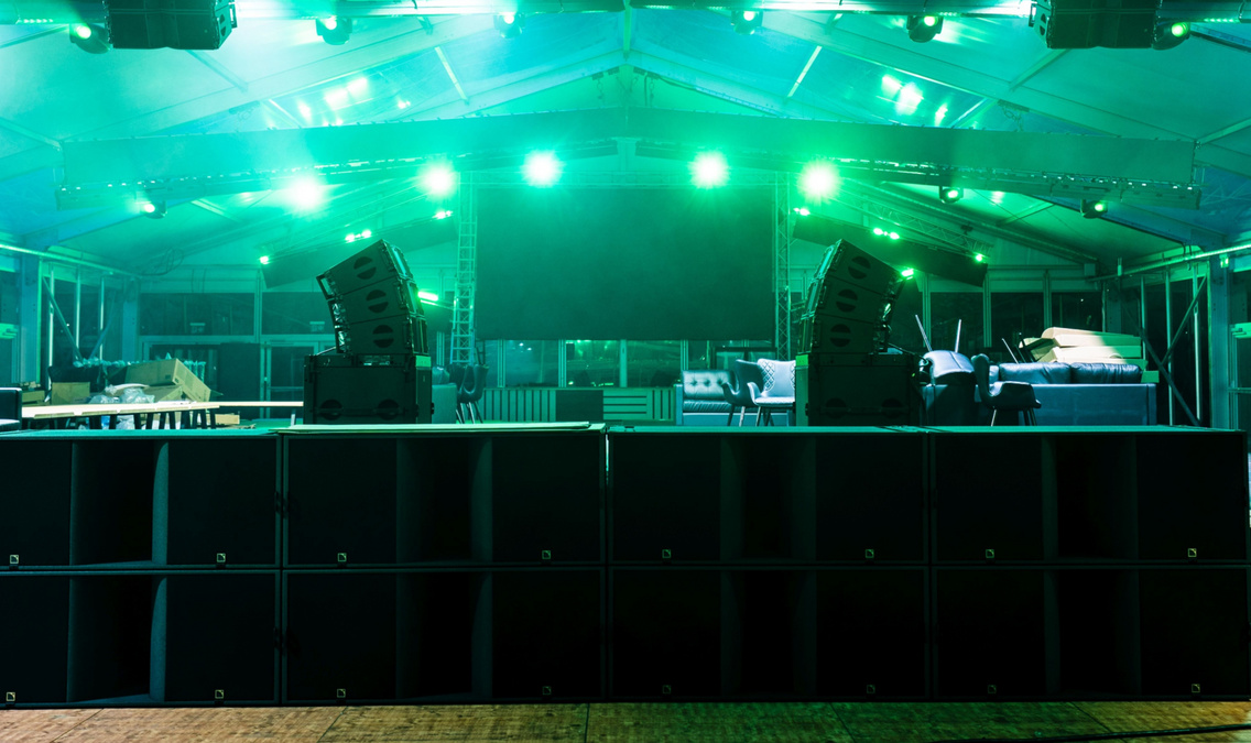 A kép a nyitás előtt, az utolsó munkálatok alatt készült