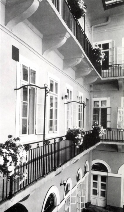 A Hild József tervezte épület gangja egykor