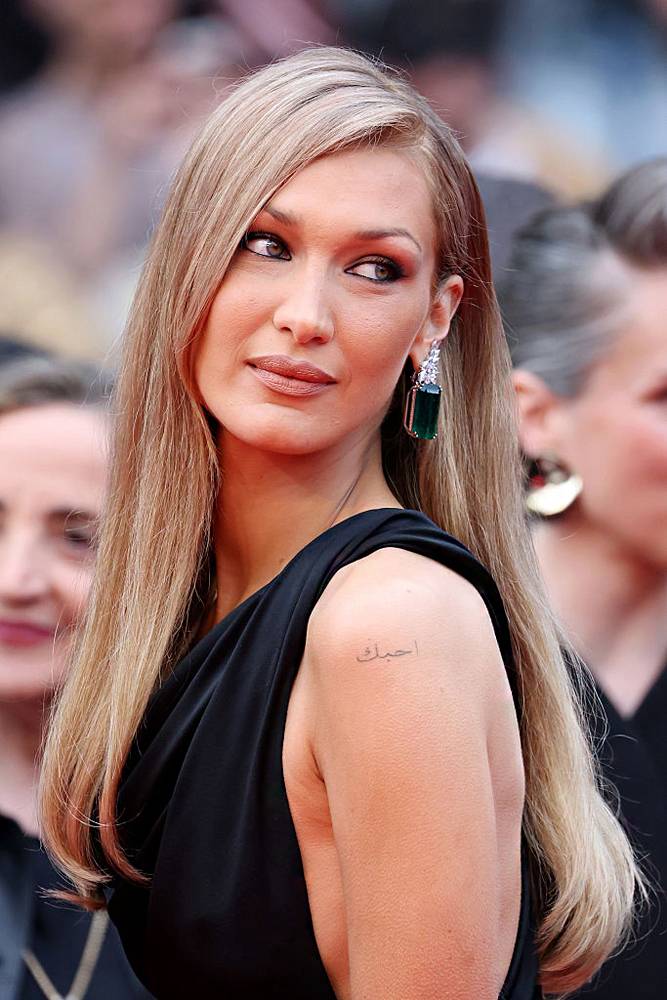 Bella Hadid szőkén jelent meg a cannes-i filmfesztiválon. Kép: Daniele Venturelli/WireImage/Getty Images.