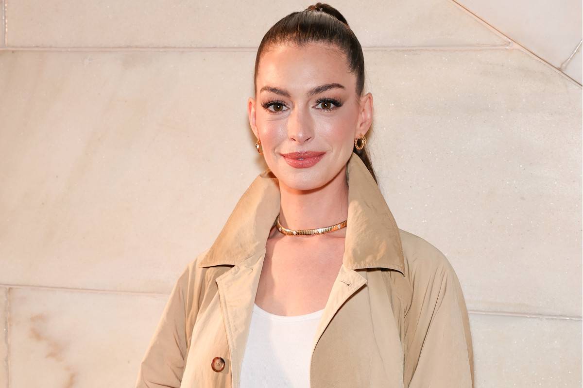 A 42 éves Anne Hathaway stílusa időtlen: képeken a színésznő legnőiesebb öltözékei