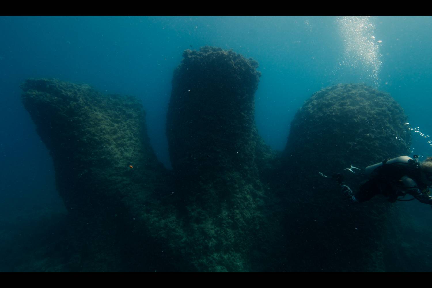 Kathleen Martínez és a híres Titanic-felfedező, Bob Ballard a Taposiris Magna romjai közelében tárták fel az elsüllyedt területet. Az amphorák, több horgony, egy csiszolt padló és hatalmas oszlopok felfedezésével úgy gondolják, hogy sikerült feltárniuk egy ősi kikötőt, amelyet a tenger nyelt el.