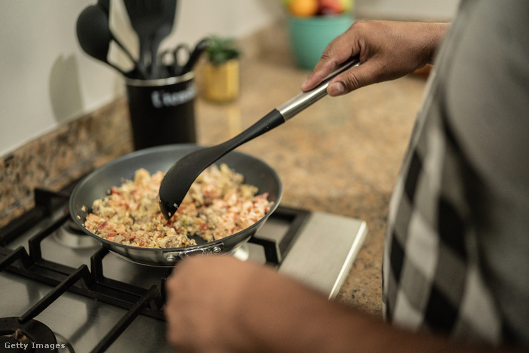 Nem használ elég zsiradékot a tükörtojáshoz&nbsp;A tapadásmentes serpenyő sem mindenható, kell alá egy kis vaj, olívaolaj vagy kókuszolaj