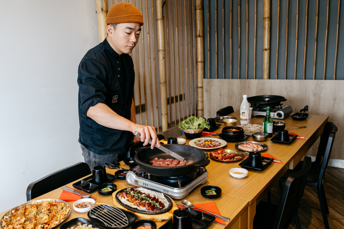 Az elején volt egy kis segítségük az egyik koreai szakács személyében