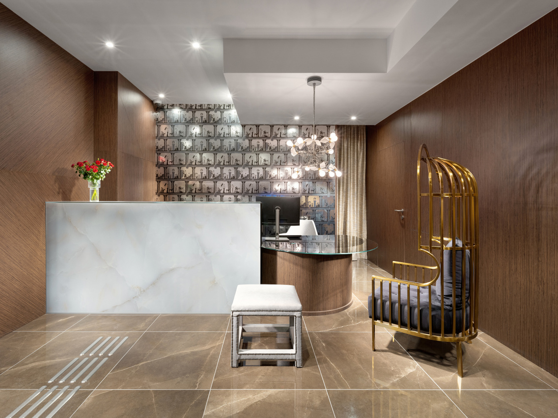 Mamaison Hotel Chain Bridge-Reception desk