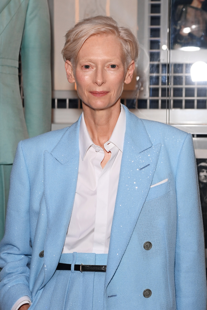 Tilda SwintonA színésznő, akit a legtöbben a Narnia krónikái: Az oroszlán, a boszorkány és a ruhásszekrény Fehér boszorkányaként nyújtott alakítása miatt ismernek, szintén büszkélkedhet nemesi felmenőkkel