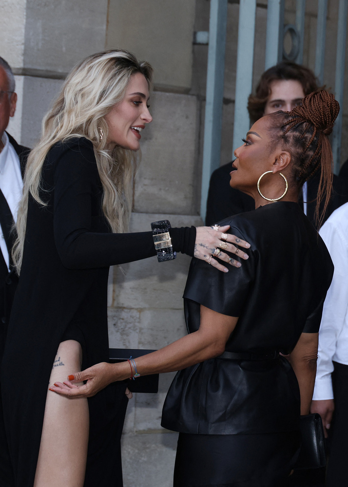 Paris és Janet Jackson Párizsban futott egymásba a Tom Ford bemutatója előtt