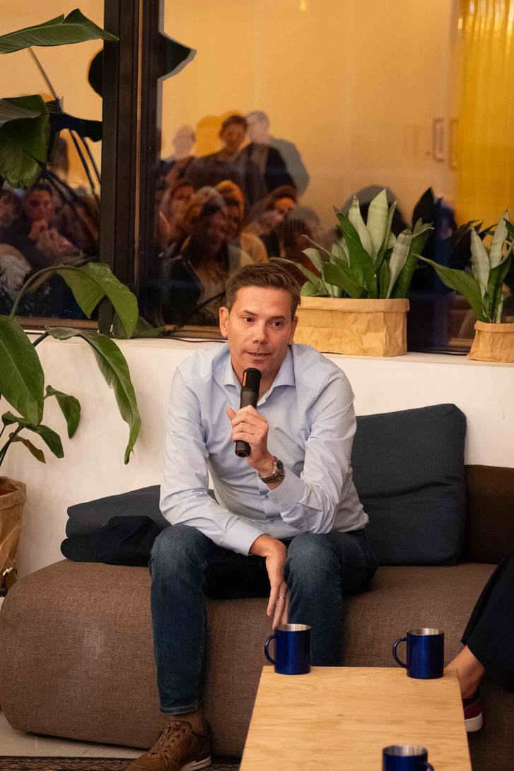 Zsiborás Gergő, a Forbes főszerkesztője: az eseményekről már jelen időben értesülünk, nem múltbeli történésként