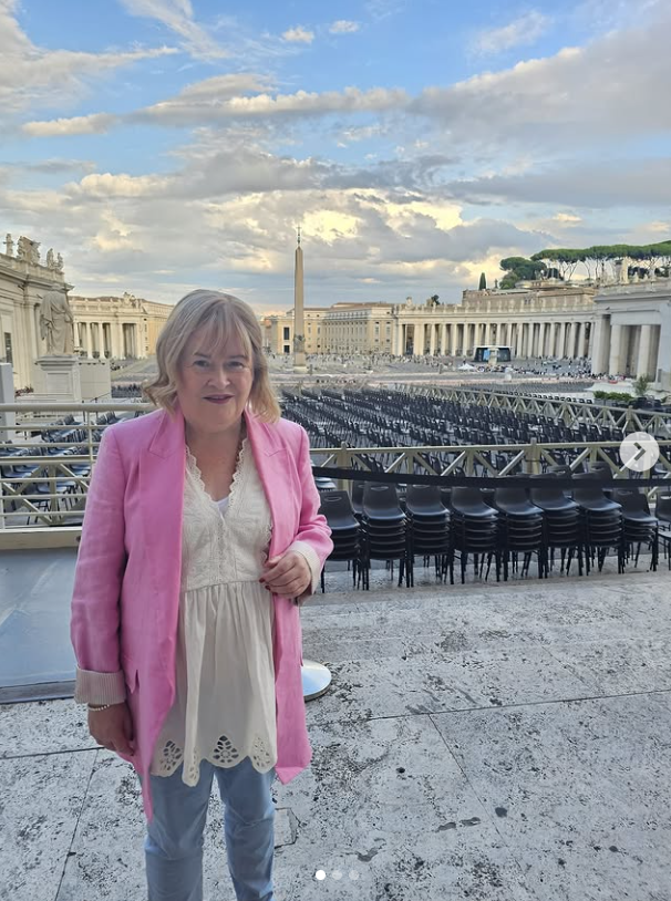 Susan ősszel Rómában nyaralt, és jól látszik, az egyszerű, utcai stílusa is ma már az eleganciát és kifinomultságot tükrözi.