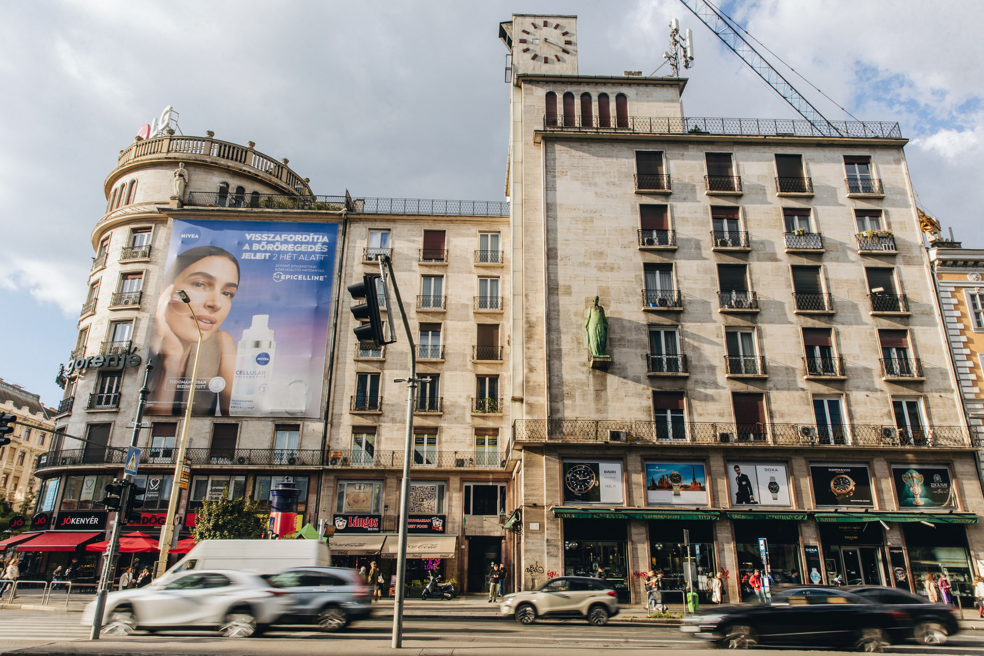 Hivatalosan a jobb oldali épület a Georgia-bérház