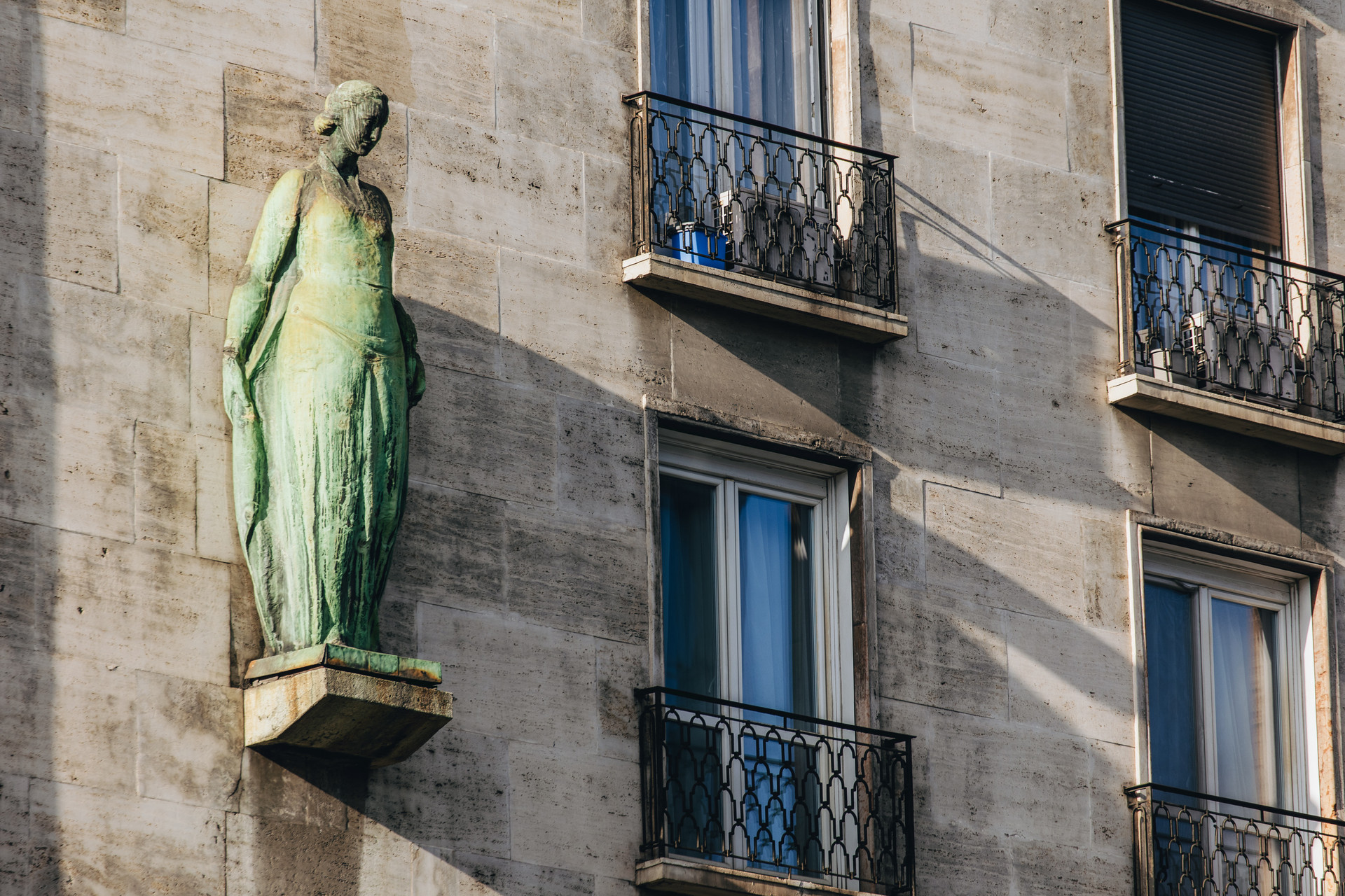 A mezőgazdasági termelést szimbolizáló szobor Grantner Jenő alkotása
