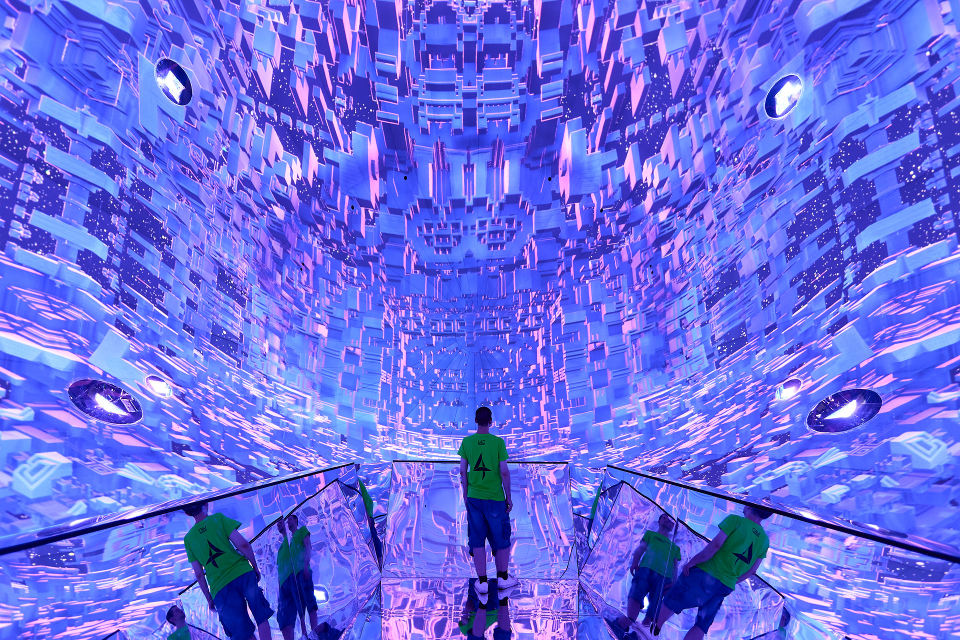 Vicsek Viktor, Rodrigo Guzman  Saeculum