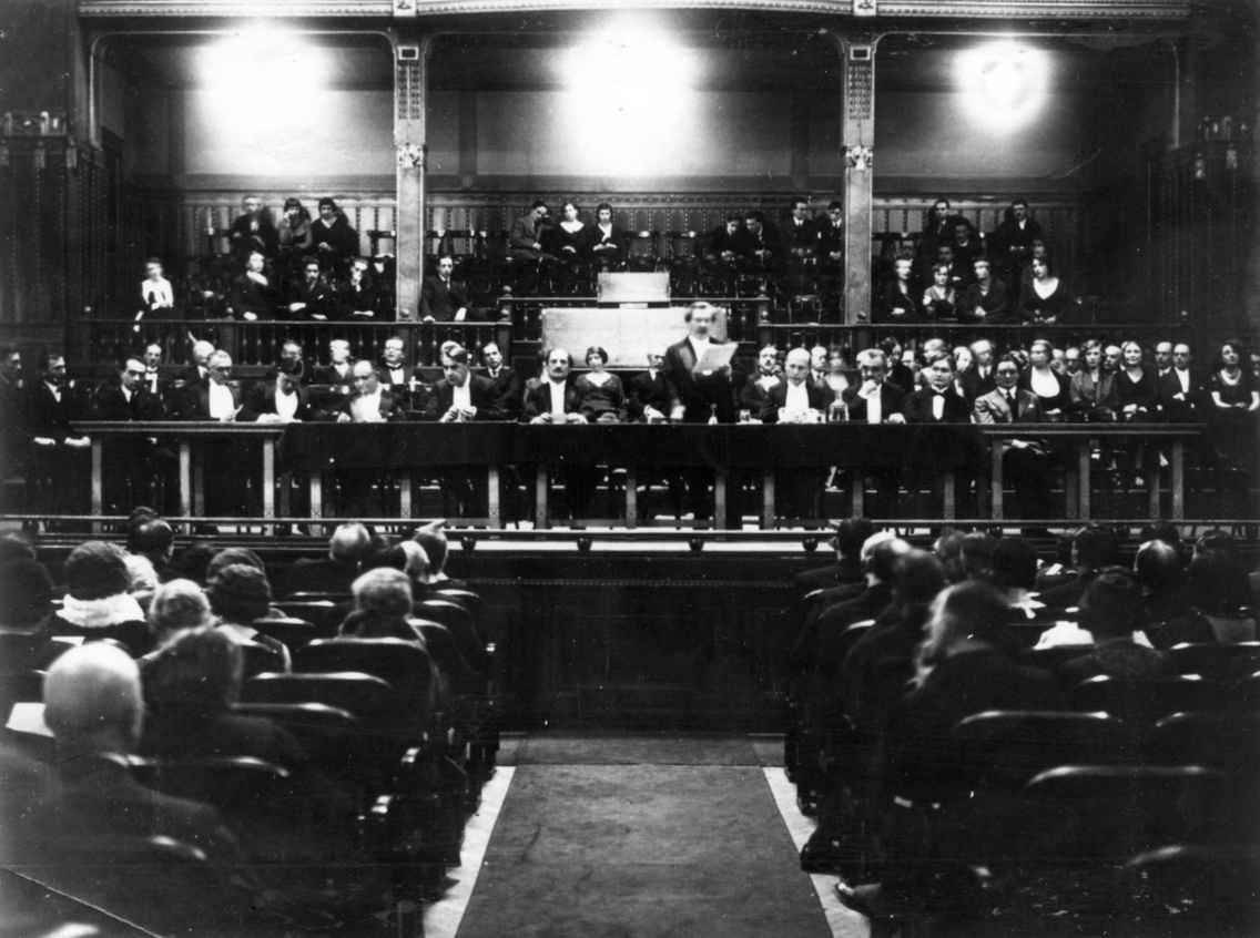 A Zeneakadémia nagyterme, 25 éves a Nyugat folyóirat ünnepi est (1932)