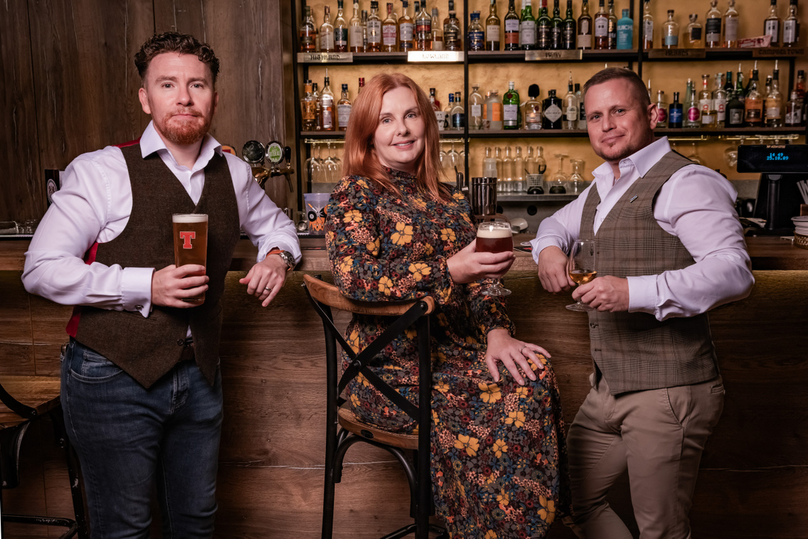 John Walker, Joanne Walker és Polgár Viktor