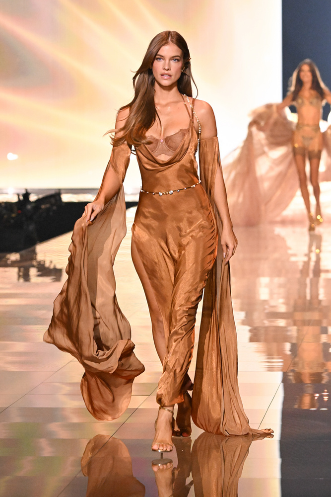 Palvin Barbara tavalyi visszatérése után idén már két szettben is a kifutóra lépett