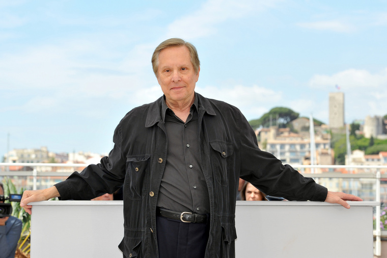 William FriedkinEllen Burstyn maradandó hátsérülést szenvedett Az ördögűző forgatásán, amikor William Friedkin többször is újra felvetette vele azt a jelenetet, ahol a földre esik