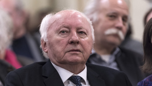 Umrl madžarski pesnik István Ágh