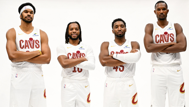 Balról jobbra: Jarett Allen, Darius Garland, Donovan Mitchell és Evan Mobley