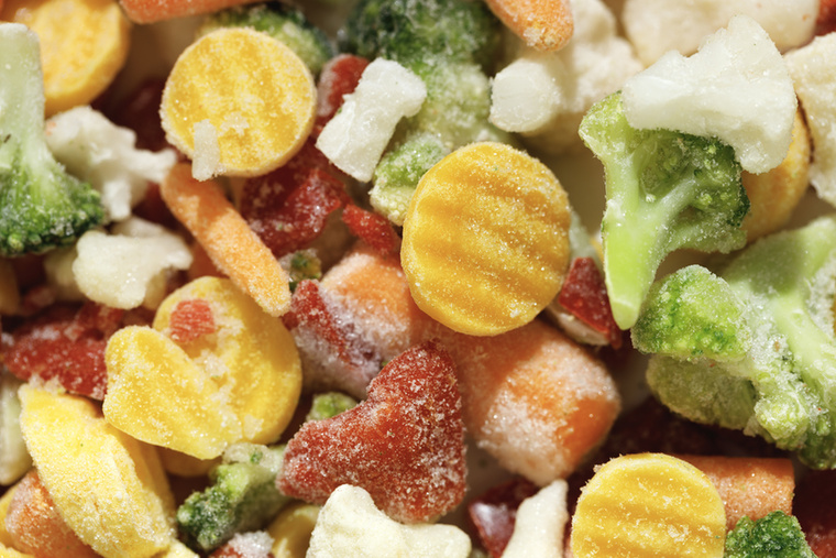 Miért jobb választás?&nbsp;Cassandra Burke dietetikus szerint a zöldségek tápanyagai a betakarítás után gyorsan csökkennek, míg a fagyasztott zöldségeket érettségük csúcsán gyorsfagyasztják, így vitaminjaik és ásványi anyagaik megőrződnek