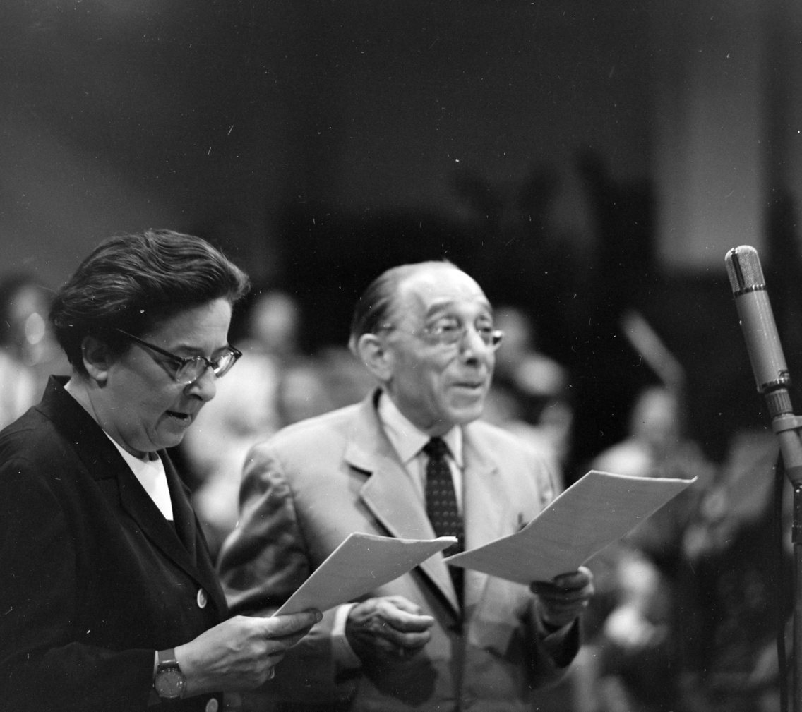 Gobbi Hilda és Szabó Ernő a Magyar Rádió 14-es stúdiójában felvétel közben