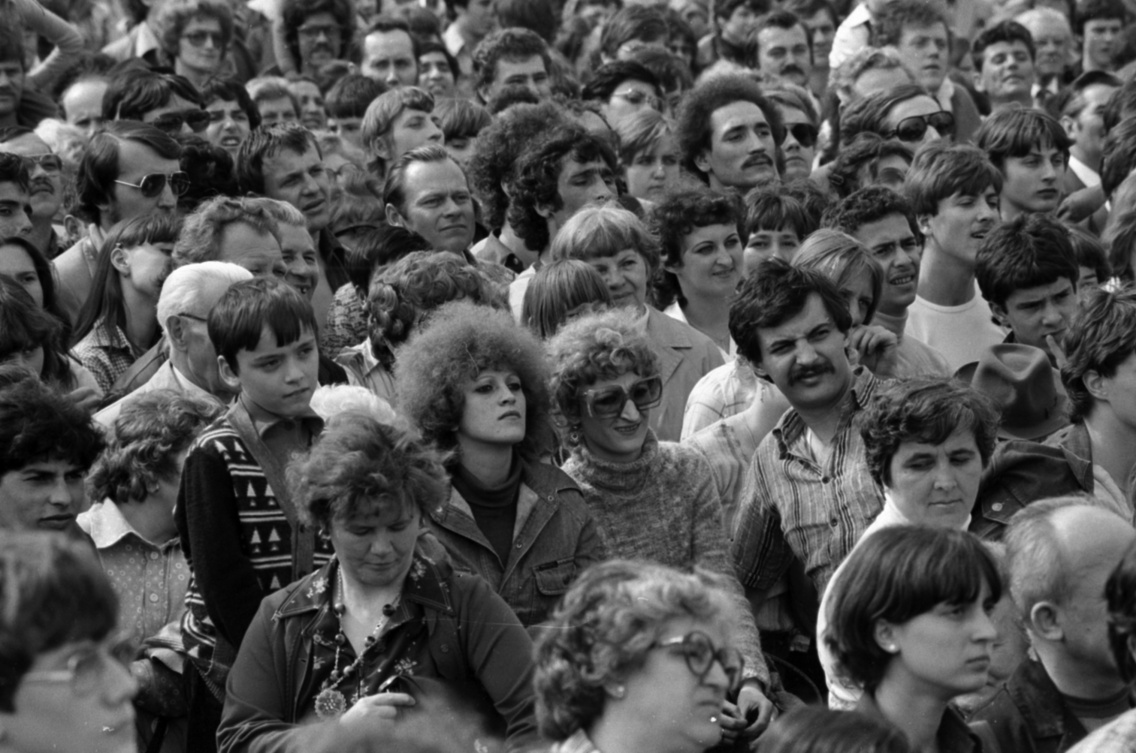 A rajongó tömeg az 1980. május 1-jei, városligeti felvételen