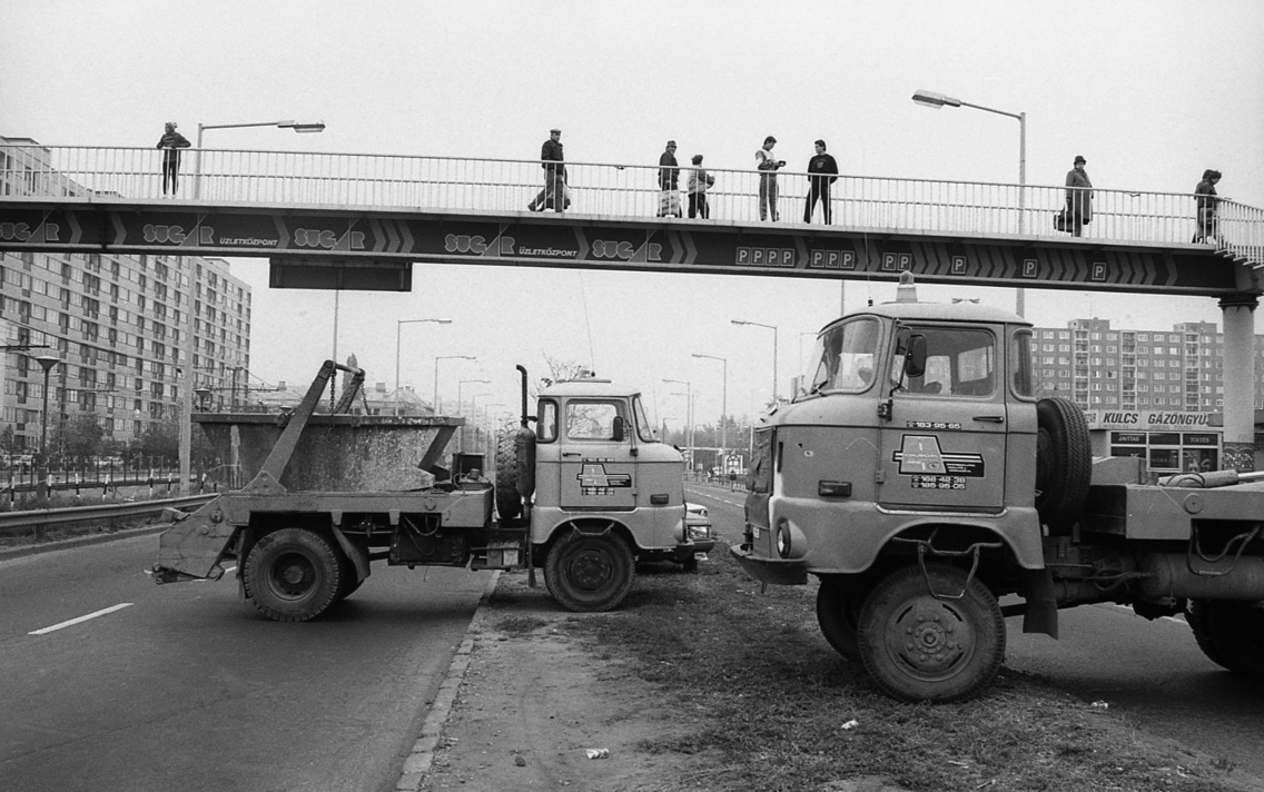 Örs vezér tere, felüljáró a Sugár Üzletközpont előtt, 1990