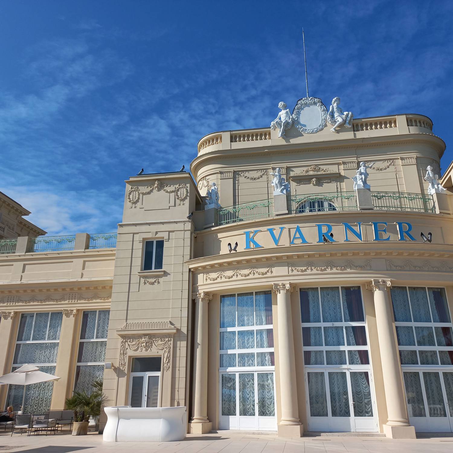 Az 1884-ben épült Kvarner Hotel nem csupán szálláshely, de Opatija történelmének és kultúrájának része.