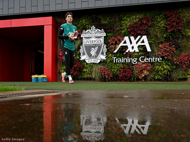 Pécsi Ármin a Liverpool edzőközpontjában.