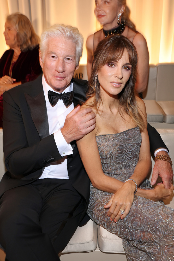 Richard GereA 73 éves Richard Gere és felesége, Alejandra Silva két gyermeket nevel közösen: a 6 éves Alexandert és a 4 éves Jamest