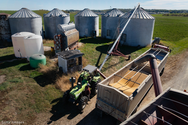 Egy szójababot szállító teherautó Rochester, Minnesota államban 2025. október 11-én