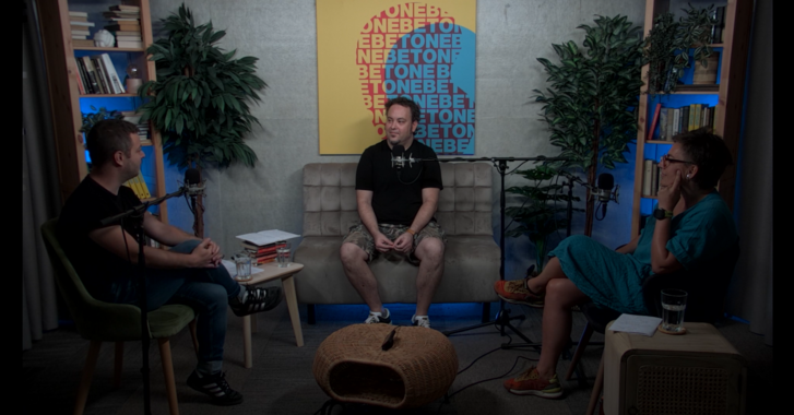 A Libri Világlapozó podcastja, amiben Kutasy Mercédesz, Soltész Béla, és Sallai Laci szerepeltek