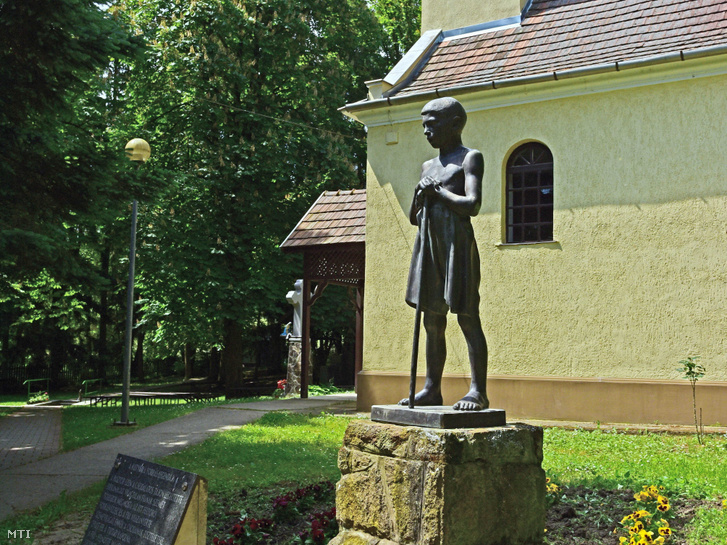 Marton László Pásztorfiú szobra