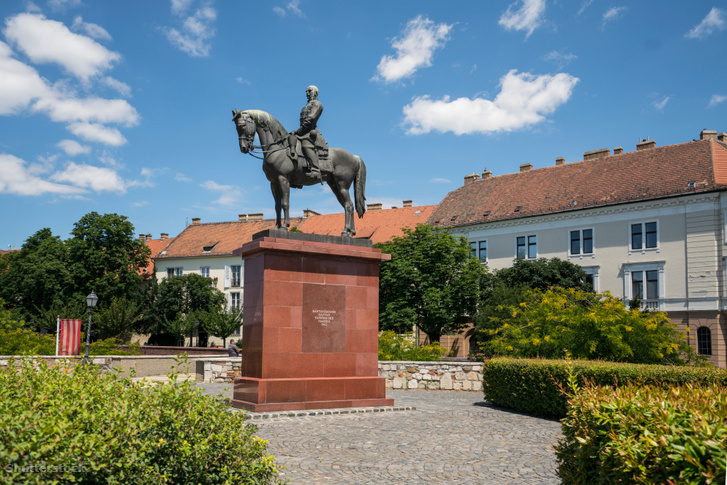 Görgey Artúr lovas szobra