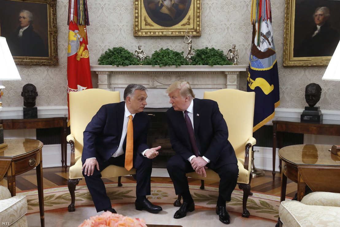 Donald Trump és Orbán Viktor megbeszélést folytat a washingtoni Fehér Ház Ovális irodájában 2019. május 13-án