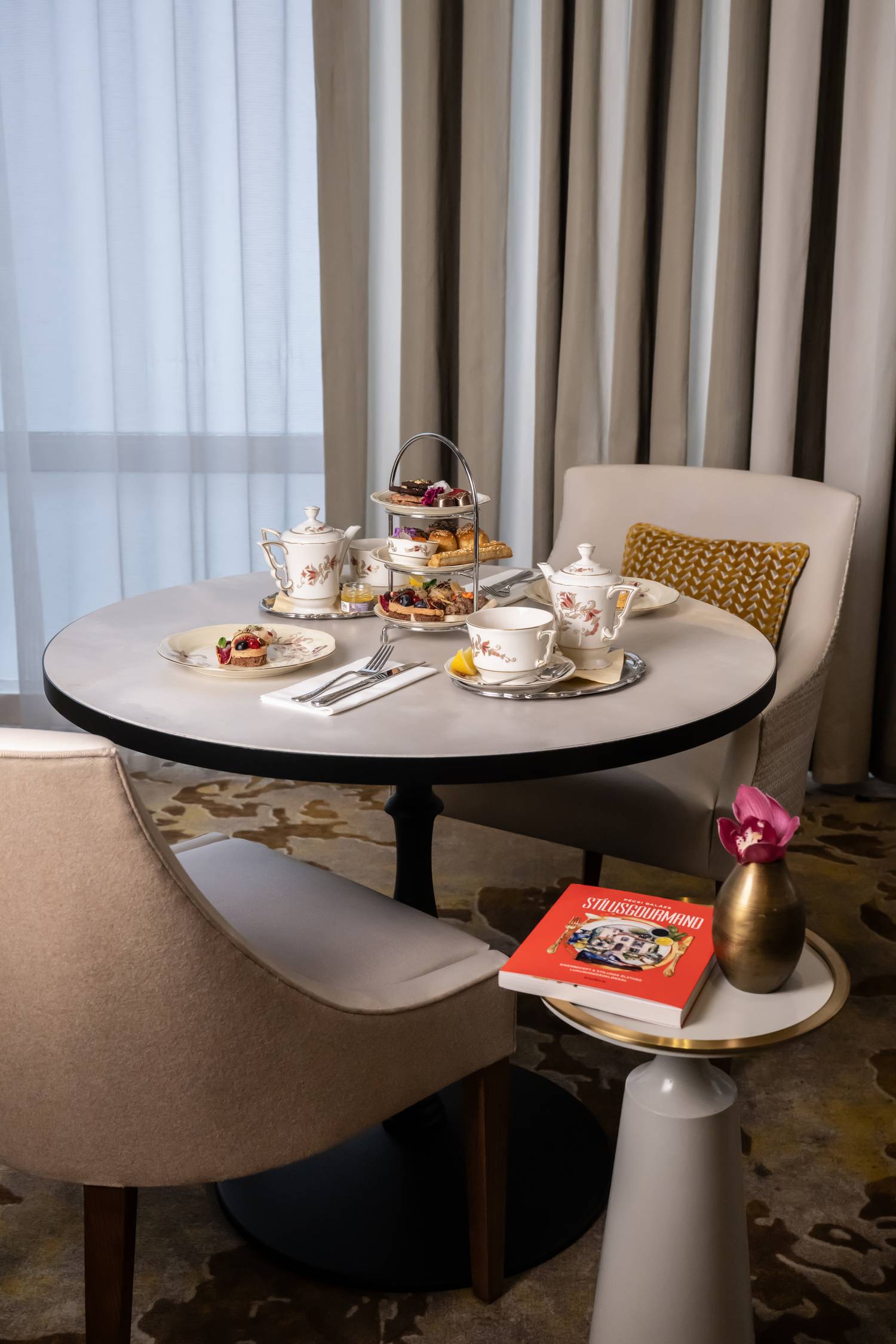 radisson-blu-budapest-beke-hotel-szalloda-zsolnay-kavehaz-4