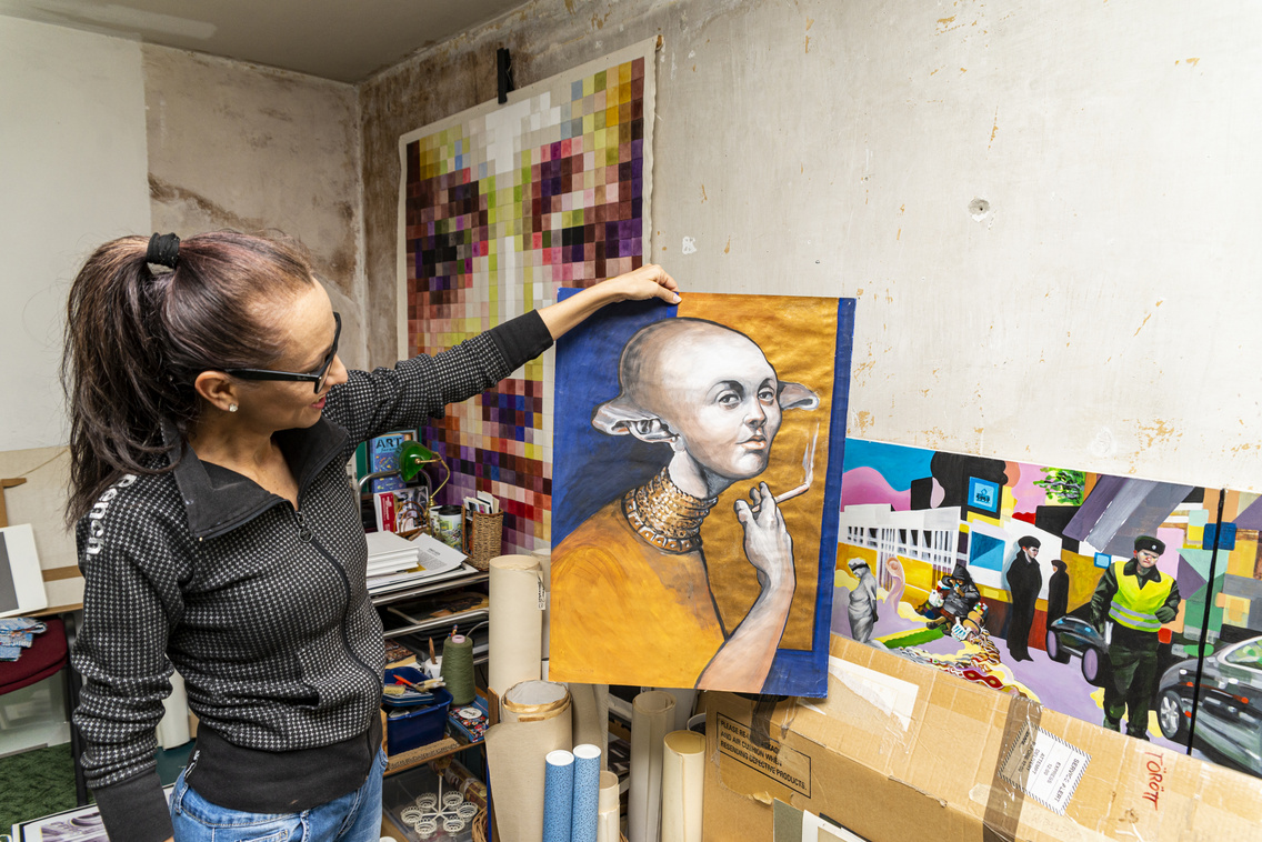 Korábban Krnács Ágota vezetett körbe minket műteremlakásában