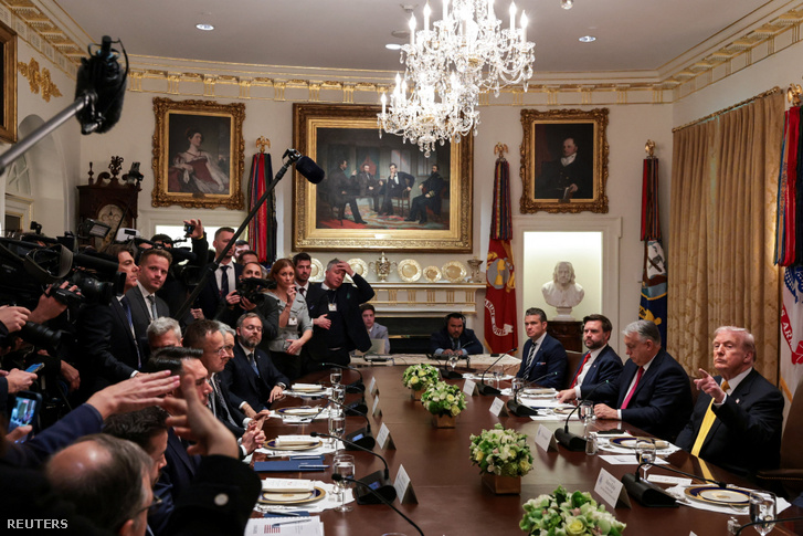 Negyven percen át tartott a sajtótájékoztató a Fehér Házban.